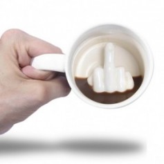 Mug avec doigt d'honneur 3D