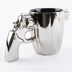 Tasse en céramique avec anse pistolet 