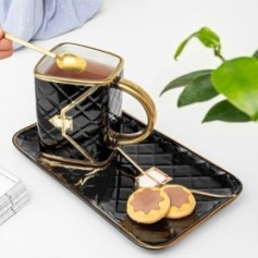 Ensemble mug assiette et cuillère dsign sac à main noir 